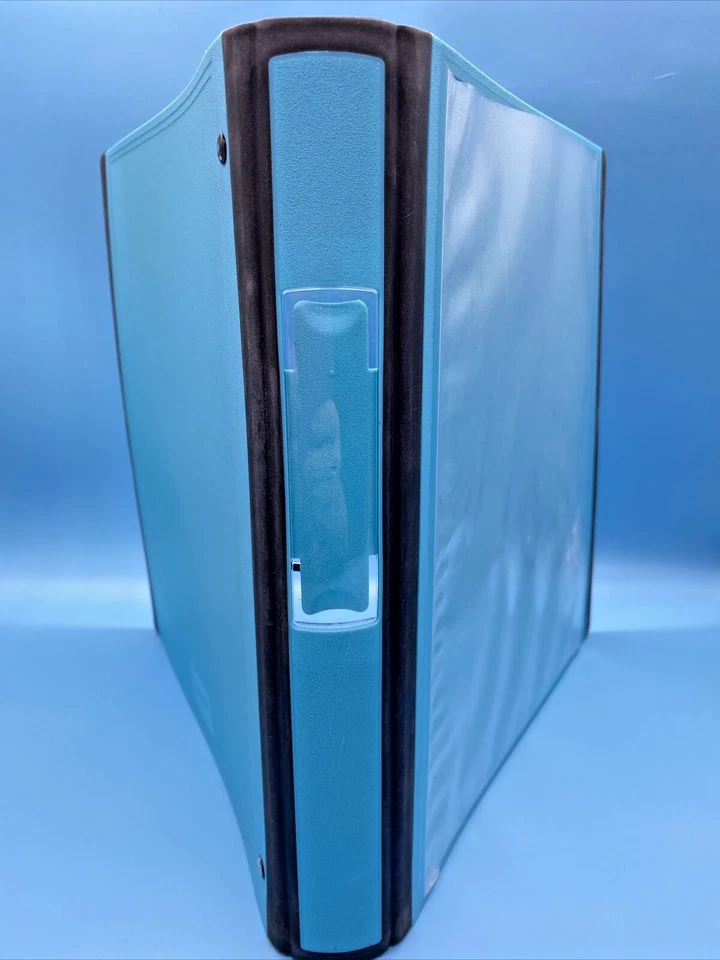 Grapas Mejor Carpeta Borde Negro Azul 1.5" Ver Carpeta Anillos 3D Ligeramente Usado Foto 3 de 4