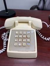 AT T Traditional 100 Ivory Desk Top Push Button Telephone