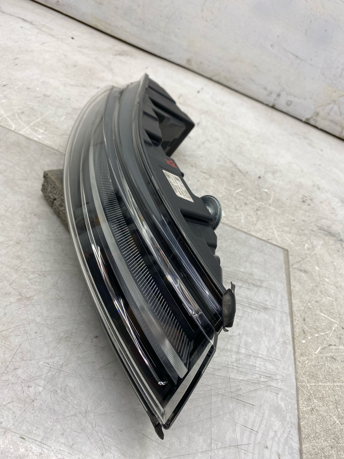 2020-2025 ASTON MARTIN DBX OEM LH LEFT REAR PANEL TAIL LIGHT LAMP MY83-13405-DD