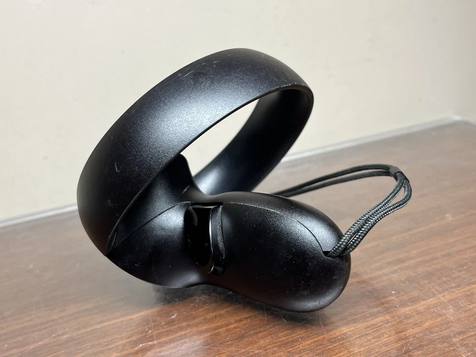 Meta Oculus Rift CV1 Touch Controller Left ONLY - Image 4 of 4