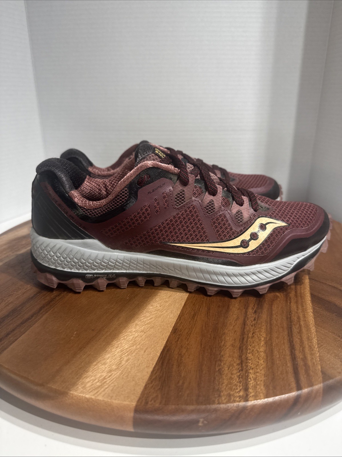 Saucony Women's Run Anywhere Everun Maroon Trail Running Hiking Shoes  Size 9