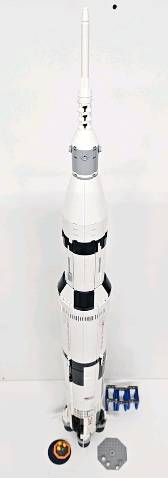 LEGO Ideas 92176 NASA Apollo Saturn V, photo 1 of 5