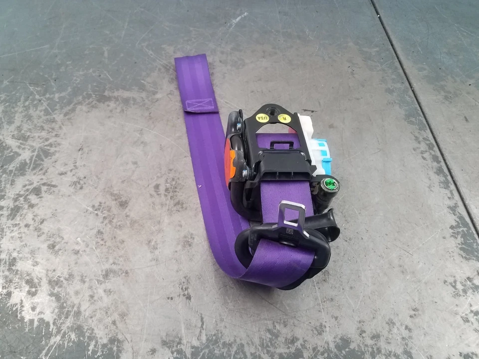 2012 Mercedes Benz AMG C 63 Front Seat Belt Partial Set #0967 G4 — 第 3/4 张图片