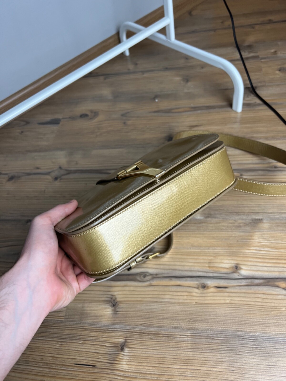 Borsa a tracolla YSL Saint Laurent con busta dorata laccata originale