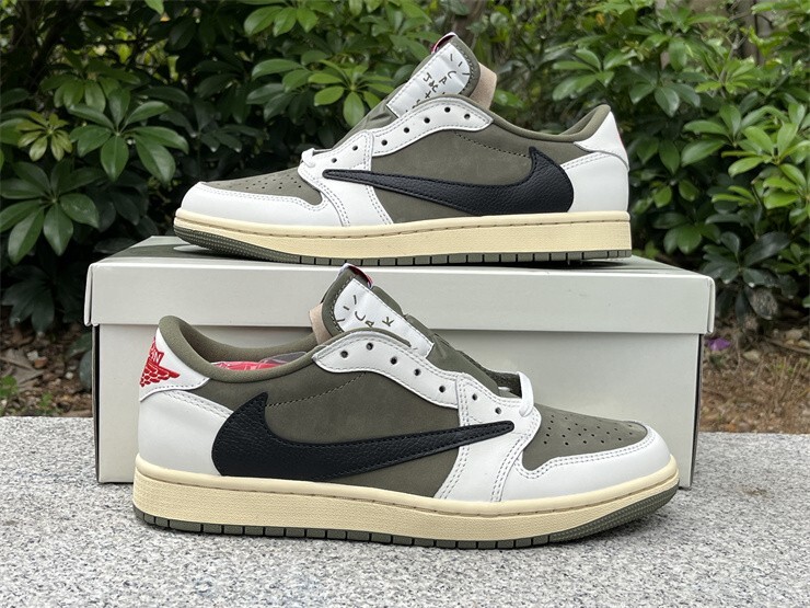 Size 9.5 - Travis Scott x Air Jordan 1 Retro OG SP Low Size 9.5 - Travis Scott x Air Jordan 1 Retro OG SP Low