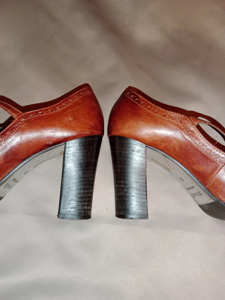 Chaussures escarpins babies à talon bride marron cuir motifs ajourés Minelli 39 - Photo 4/4