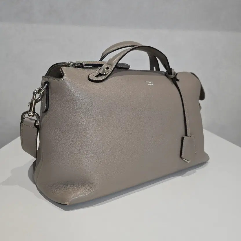 Luxol Fendi By the Way Large Shoulder Bag - Italy, Excellent Condition thumbnail 3