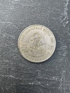 1981 East Caribbean 25C Quarter Vintage World Coin Queen Elizabeth II