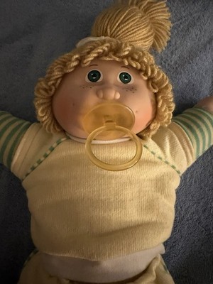 Cabbage Patch Kid Jesmar champagne hair, green eyes, freckles and pacifier