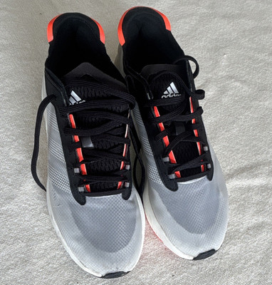 adidas BOOST Herren Sneaker Laufschuh grau/schwarz/rot Low Top Schnürung