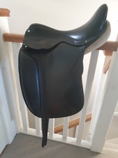 dressage saddle, brown in excellent condition