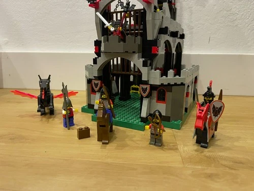 LEGO Castle: Night Lord's Castle (6097) Complete w Inst Xtra Pieces No Box