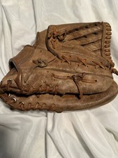 Vintage Leather Phil Rizzuto NY Yankees Facsimile Autograph Baseball Glove.
