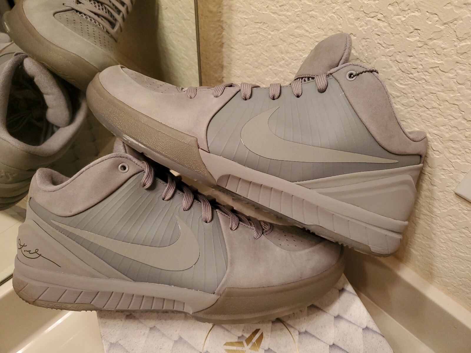 kobe 4 fade to black