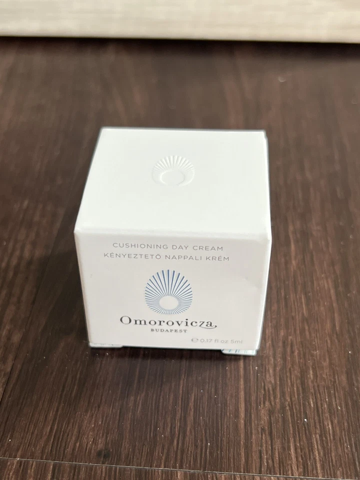 Omorovicza Juego de Viaje 3 Piezas Aceite Corporal Reafirmante, Crema de Día Amortiguadora, Jalea Pulidora Foto 4 de 4