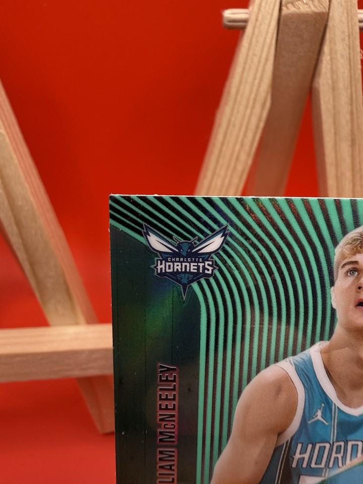 2025-26 Topps Chrome Liam McNeeley Hornets Auto Issue & Generation ...