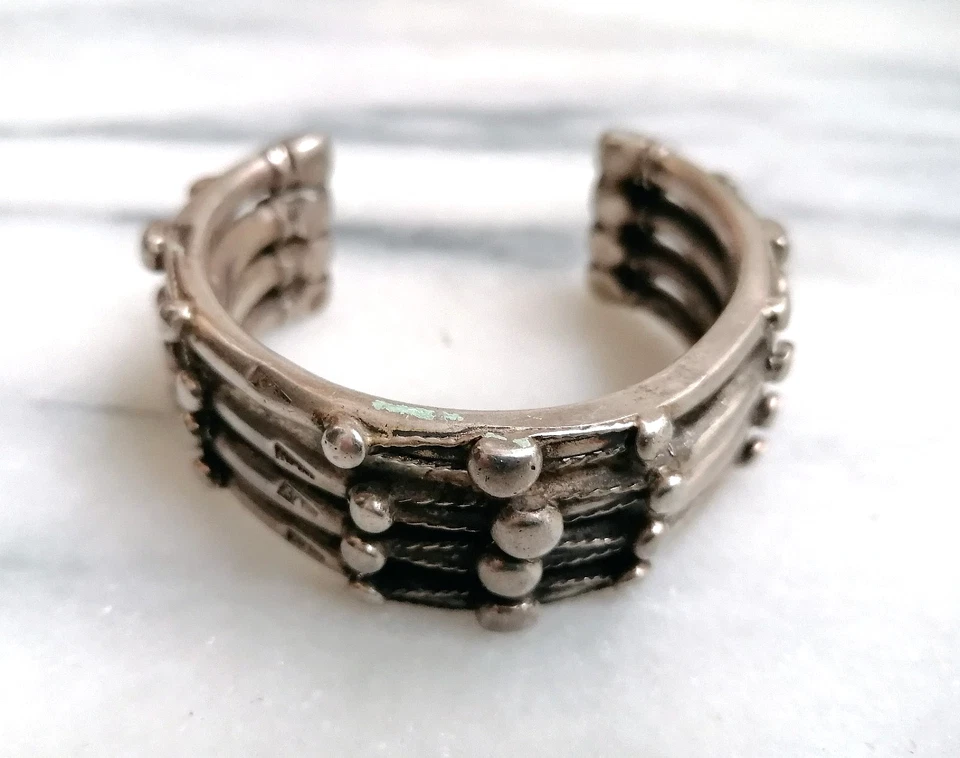 ANTICO SPETTACOLARE BRACCIALE ETNICO A FERRO DI CAVALLO BUGNATO, NUBIA, 1900. - Immagine 2 di 4