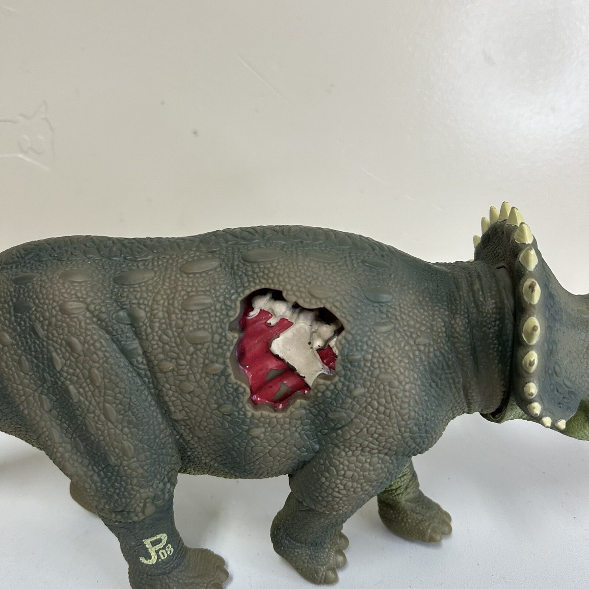 1993 Kenner Jurassic Park Dino Damage Wound Triceratops Figure JP