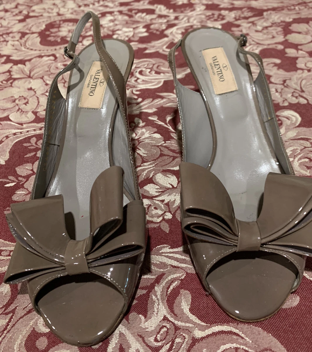 Valentino Garavani d'Orsay Bow Pump Taupe Patent Leather