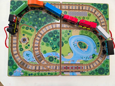 Melissa Doug Wooden Train Set w/ Foldable Track Board Magnetic Cars