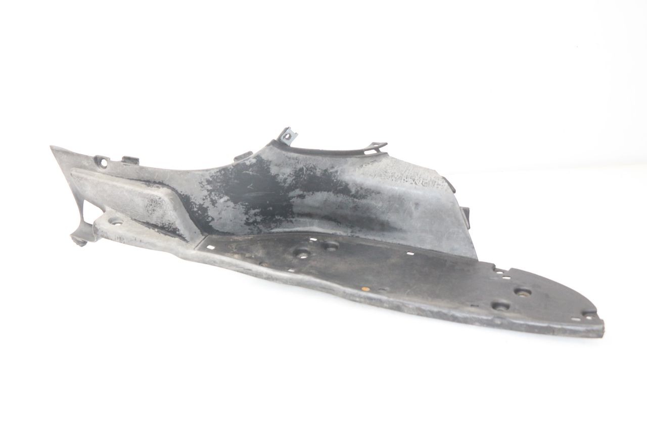 TAPA REPOSAPIES DERECHA - APRILIA SCARABEO GT 125 (1999 - 2007)