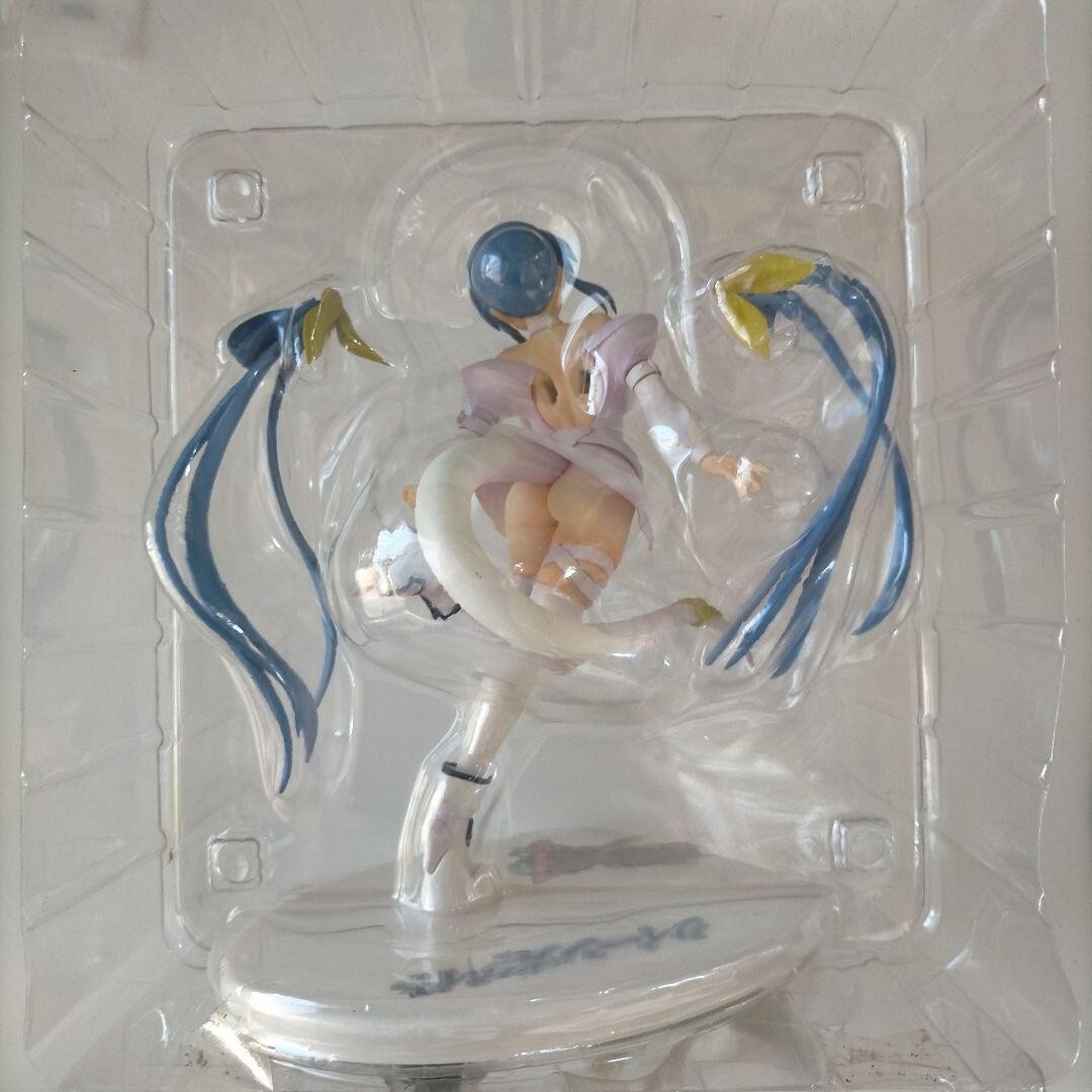 Queen's Gate Dizzy Figure Guilty Gear Limited White Ver. 1/8 Scale