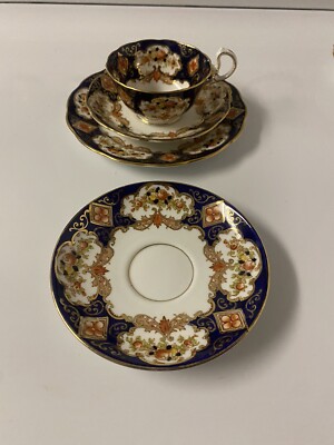 Royal Albert Heirloom 4534 Crown China Trio W/extra Saucer. See Description