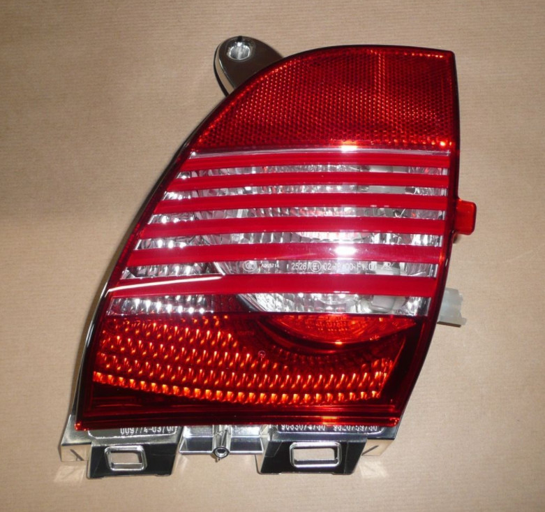 Feu antibrouillard arrière PSA 6351.GJ pièce auto éclairage Peugeot 308 CC 2008