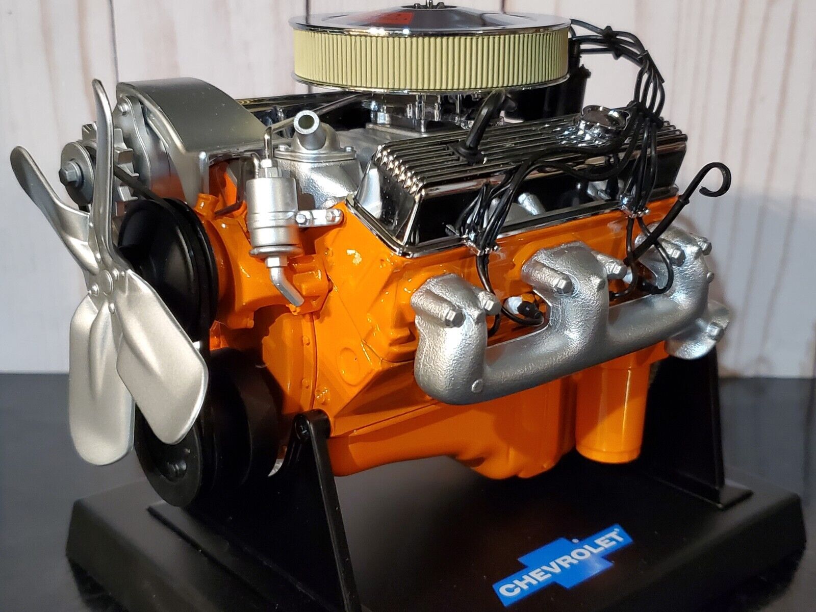 フィギュア その他 Chevy Small Block 350 Turbo Fire Engine 1:6 Scale Diecast Car 