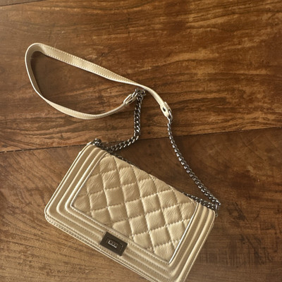 Vera Pelle Damen Leder Tasche stylish beige gesteppt Rauten Kette Push-Lock