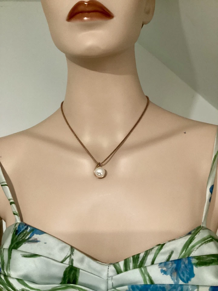 Collar colgante de perlas Skagen Dinamarca con cadena de malla de oro rosa joyería moderna Foto 4 de 4