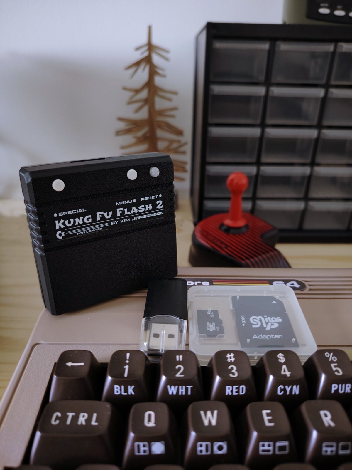 Cartouche Kung Fu Flash 2 pour Commodore 64 et 128 avec carte micro SD