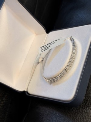 0.09 Ct silver bracelet, 5.13 gms, size 7. Single cut