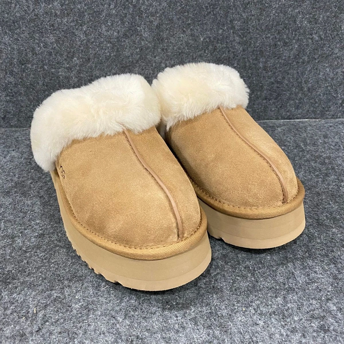 UGG Disquette Zoccoli Ciabatta Donna Taglia US 7 Castagno
