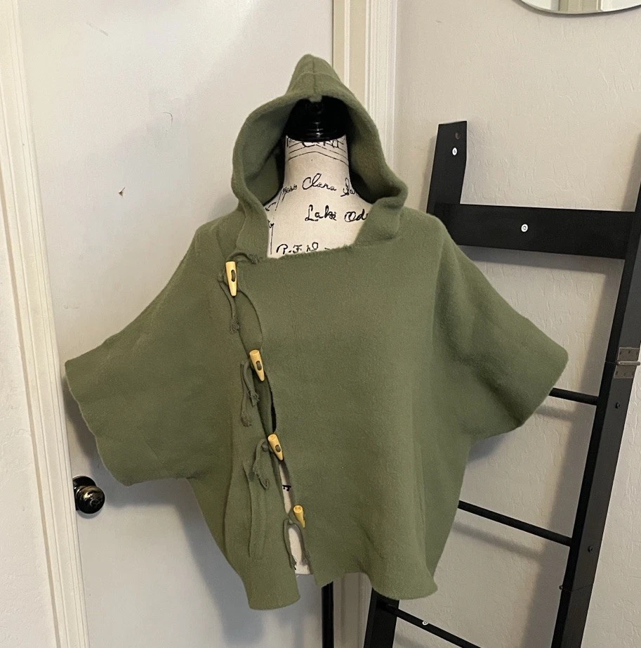 Free People Green Hooded Toogle Pockets Women Poncho One Size Boho Modern NWT