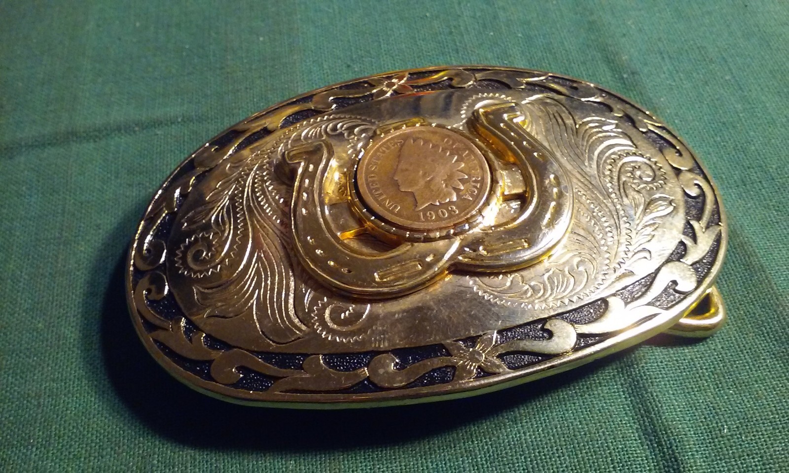 Western Design Belt Buckle w/ Golden Horseshoes & 1903 Inlaid Indian Head Penny