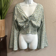 #359 Romwe floral, cropped smocked, long bell sleeve Boho top size large