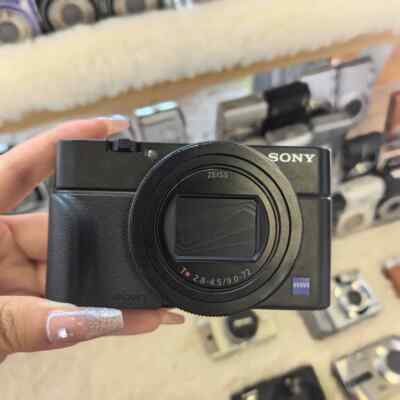 Sony Cyber-Shot DSC-RX100M6 VI 20.2MP Compact Digital Camera w