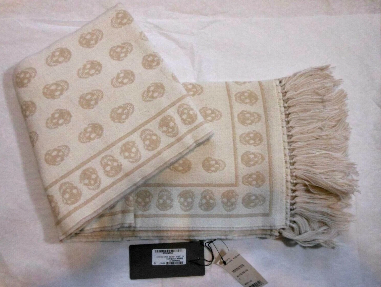 Alexander McQueen — NWT $550 Alexander McQueen Large Wool/Silk Skull Scarf Muffler, IVORY-BEIGE