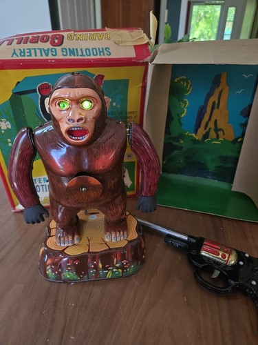 Original 1960's Tin Battery Op Roaring Gorilla Shooting Gallery, Working