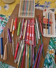 Lot 80 Incl VTG Boye  Others Crochet Hooks  Various Craft Hooks/Needles  Tin