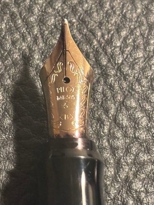 Pilot Füllfederhalter 14K Gold breite Feder schwarz gebraucht