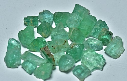 Lotto smeraldi grezzi naturali dal Panjshir Afghanistan 13,90 carati - Foto 3 di 6