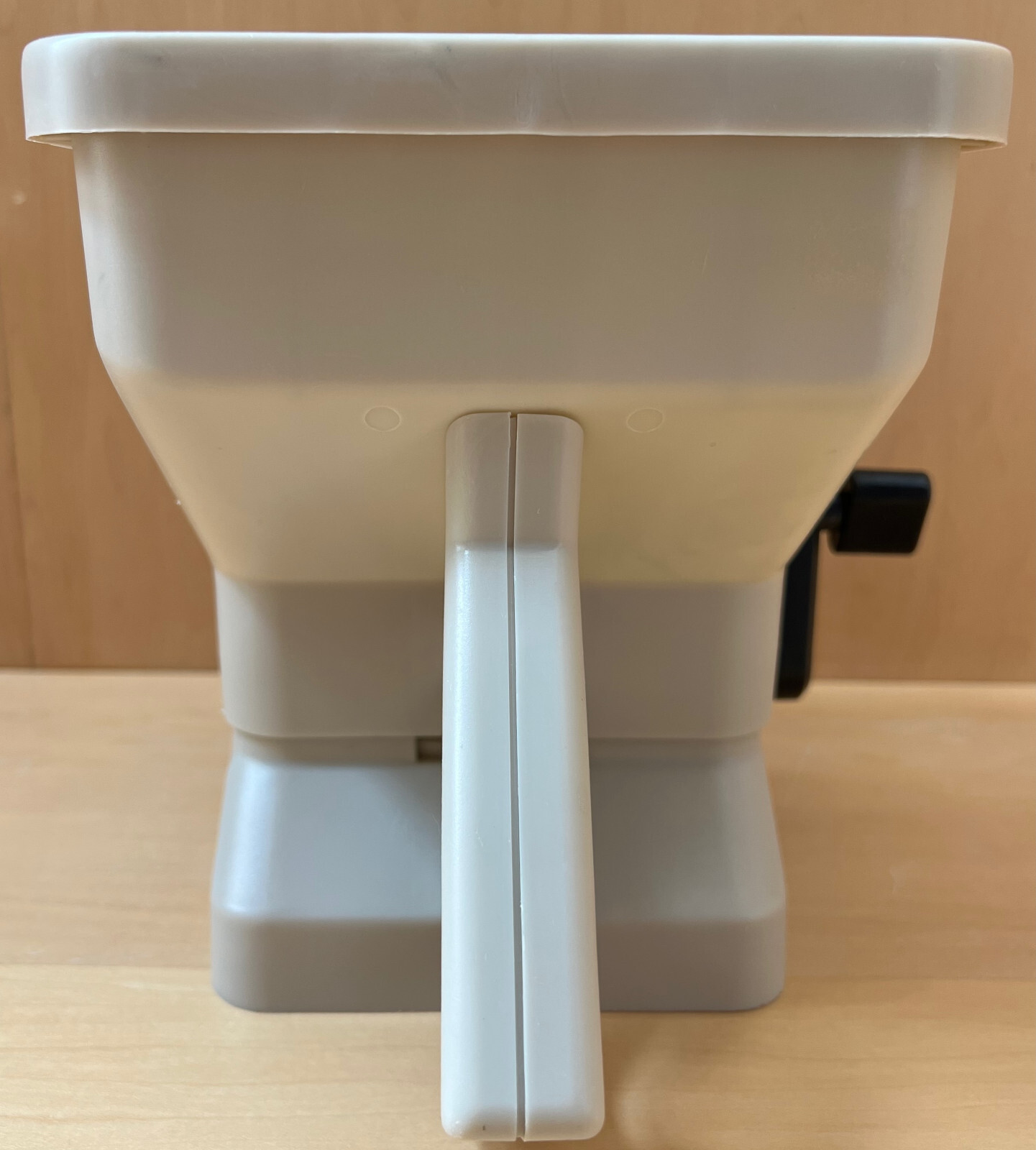 Republic EZ Hand Spreader Seed Fertilizer Hand Crank 1/2 Gal Made in