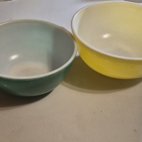 PYREX Mixing Bowl Set Green Yellow Glass Nesting 404 Model Original 2 Piece