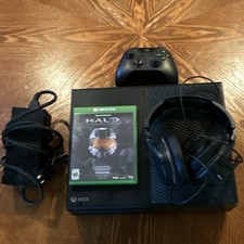 Xbox One Black Console w Halo Master Chief Co...