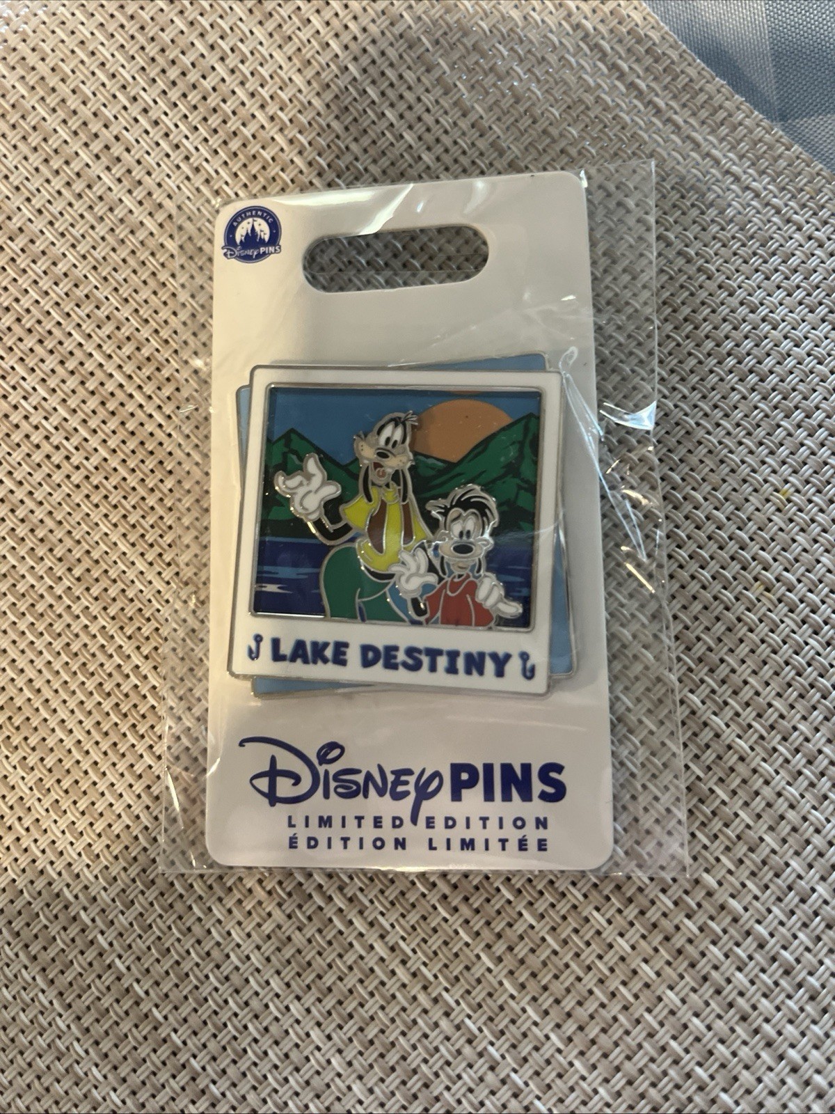 Disney Pin Destinations -Goofy and Max Pin – Lake Destiny – A Goofy Movie LE2000