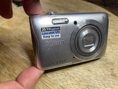Nikon COOLPIX S3700 20.1MP Digital Camera Silver Tested Working NO