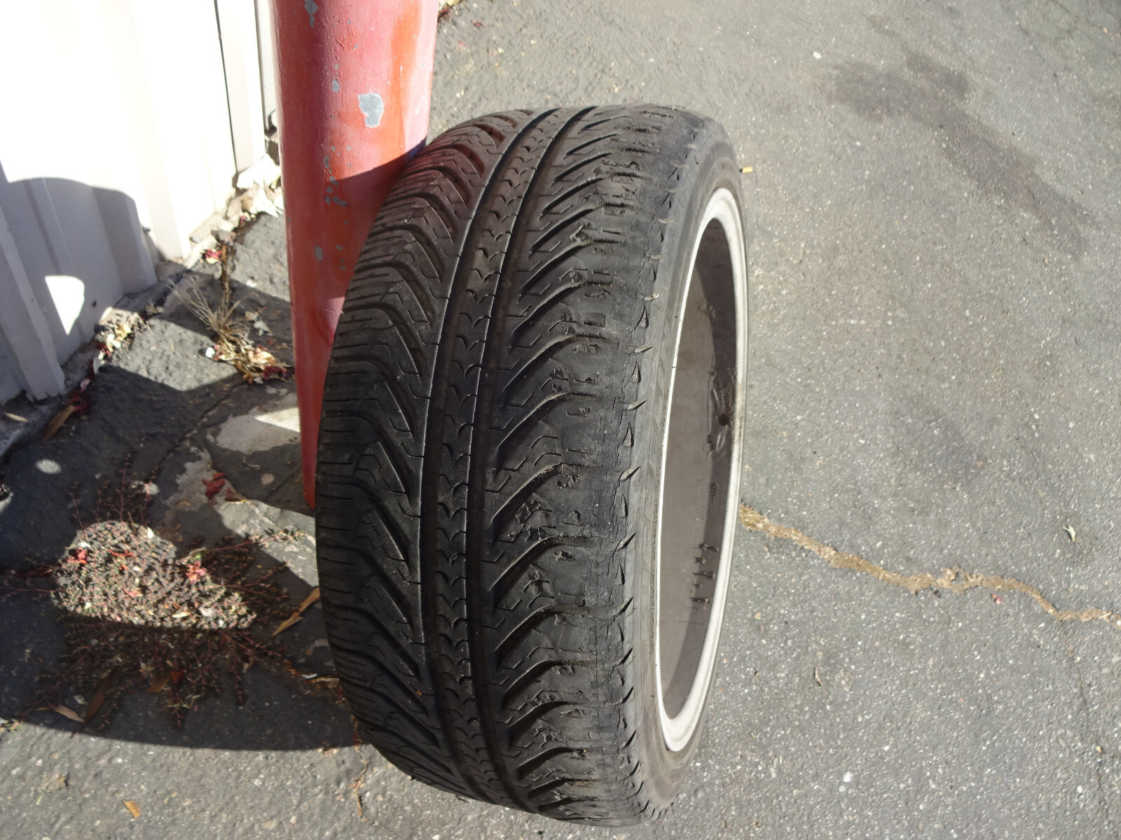 Maserati 4200 Front Wheel/ Rim And Tire  8x18 Inch - P/N 199033