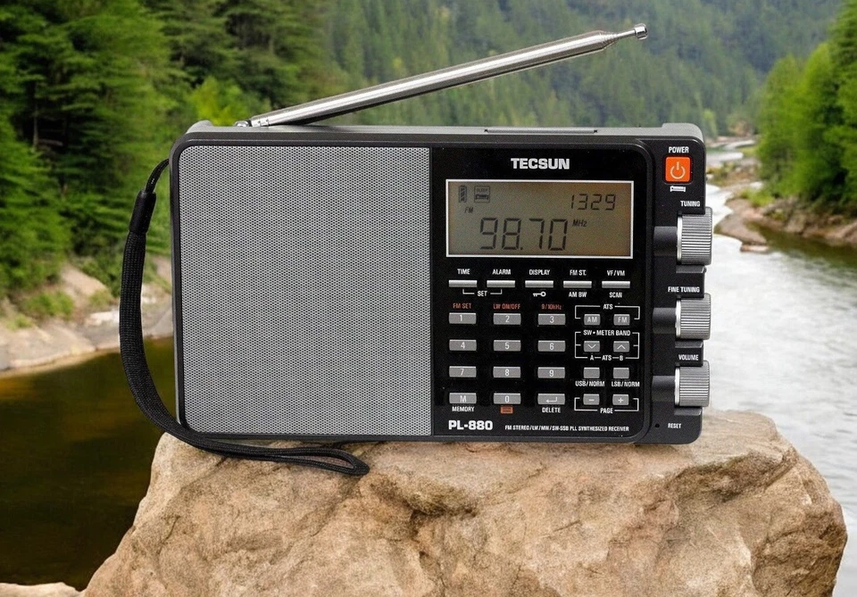 Tecsun PL880 PLL Dual Conversion AM FM Shortwave Single Side Band Radio Receiver - Image 2 of 4